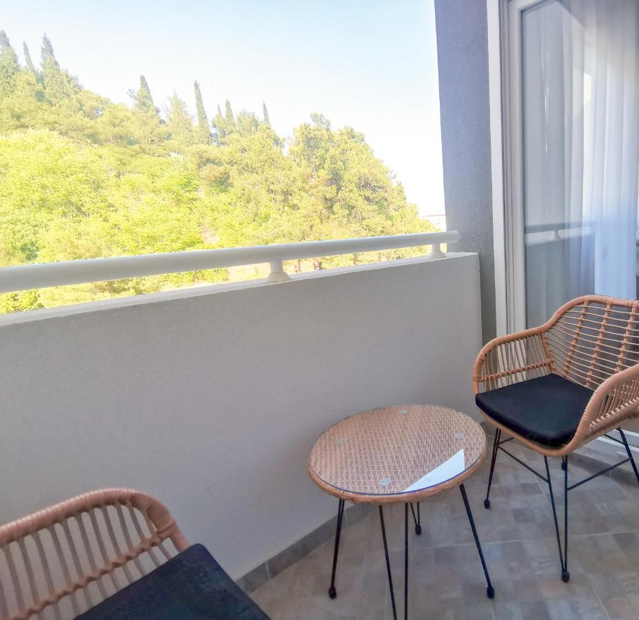 Cozy One-Bedroom Apartment At Ljubovic Park พอดโกริกา ภายนอก รูปภาพ